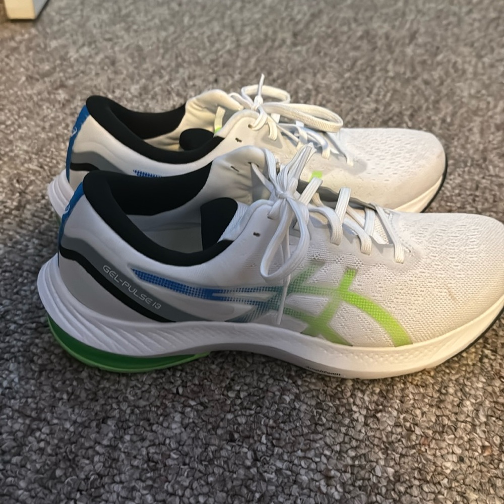 Men’s ASICS size 8